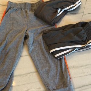 3 pairs of play joggers